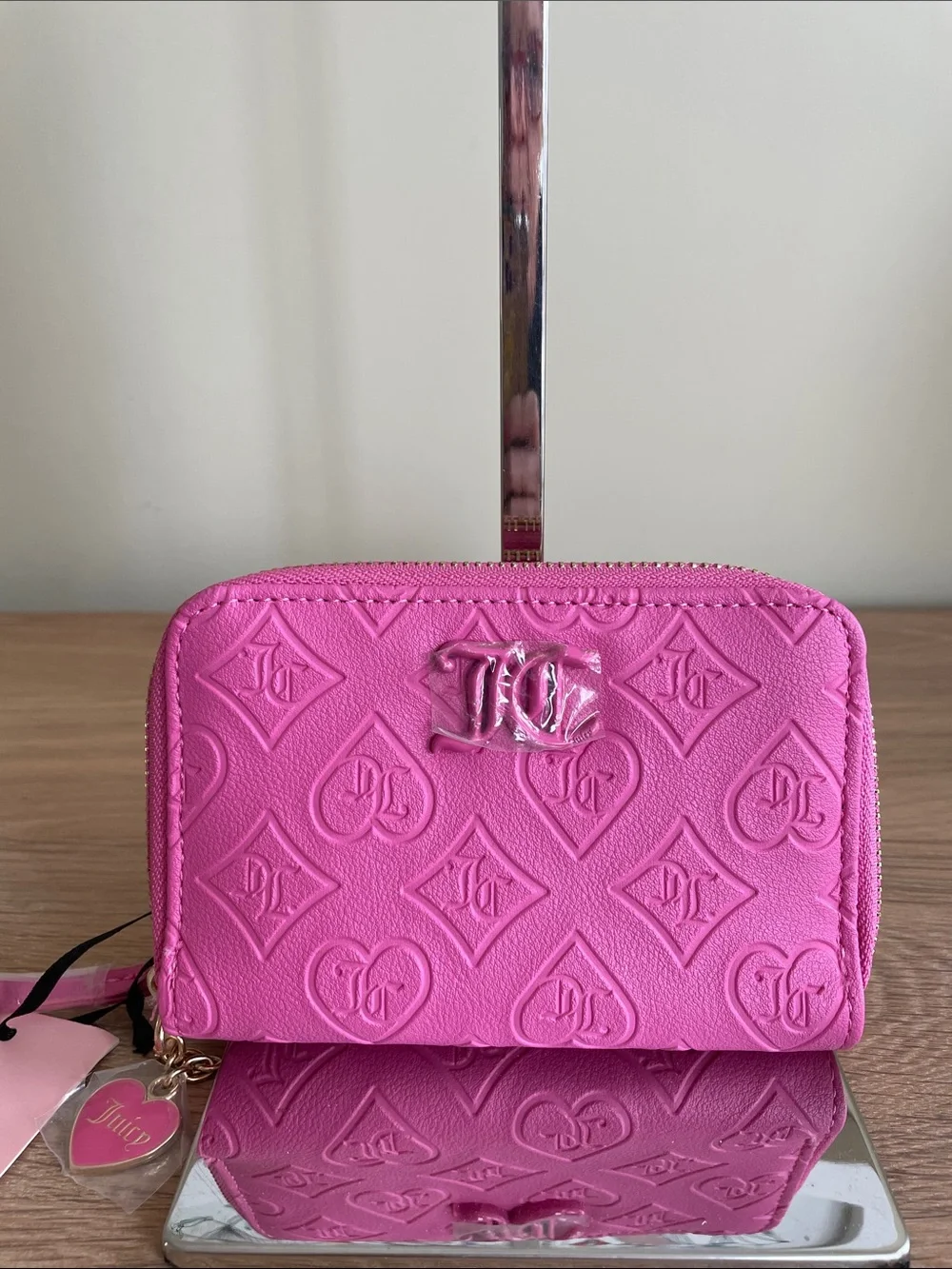 JUICY COUTURE “GOOD TIMES” MEDIUM DB. ZIP AROUND WALLET Heart Embossed Hot Pink